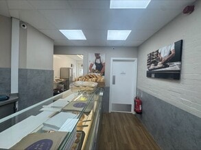 1-5 Baker St, Weybridge to rent Interior Photo- Image 2 of 6