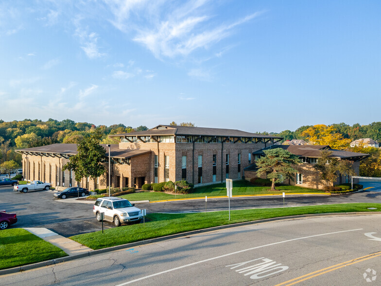 8900 State Line Rd, Leawood, KS for rent - Building Photo - Image 1 of 14