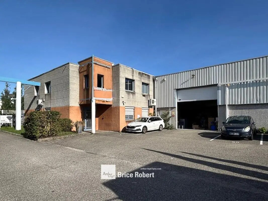 Light Industrial in Chassieu to rent Building Photo- Image 1 of 8