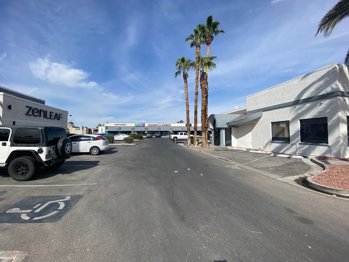 5920 W Flamingo Rd, Las Vegas 89103 West Flamingo Plaza