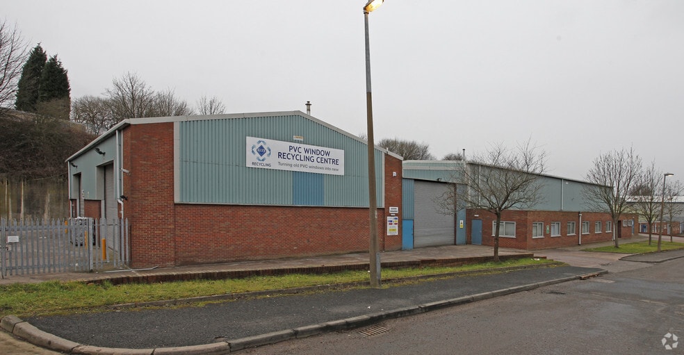 Hingley Rd, Halesowen to rent - Building Photo - Image 2 of 3