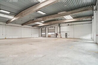 Light Industrial in Chilly-Mazarin to rent Building Photo- Image 2 of 12