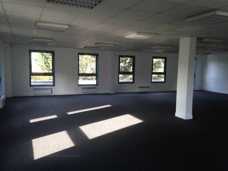 Office in Ris-Orangis to rent - Interior Photo - Image 2 of 3