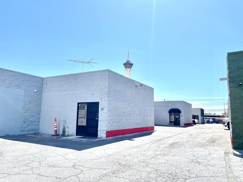 2121 Western Ave, Las Vegas, NV for rent - Building Photo - Image 2 of 13