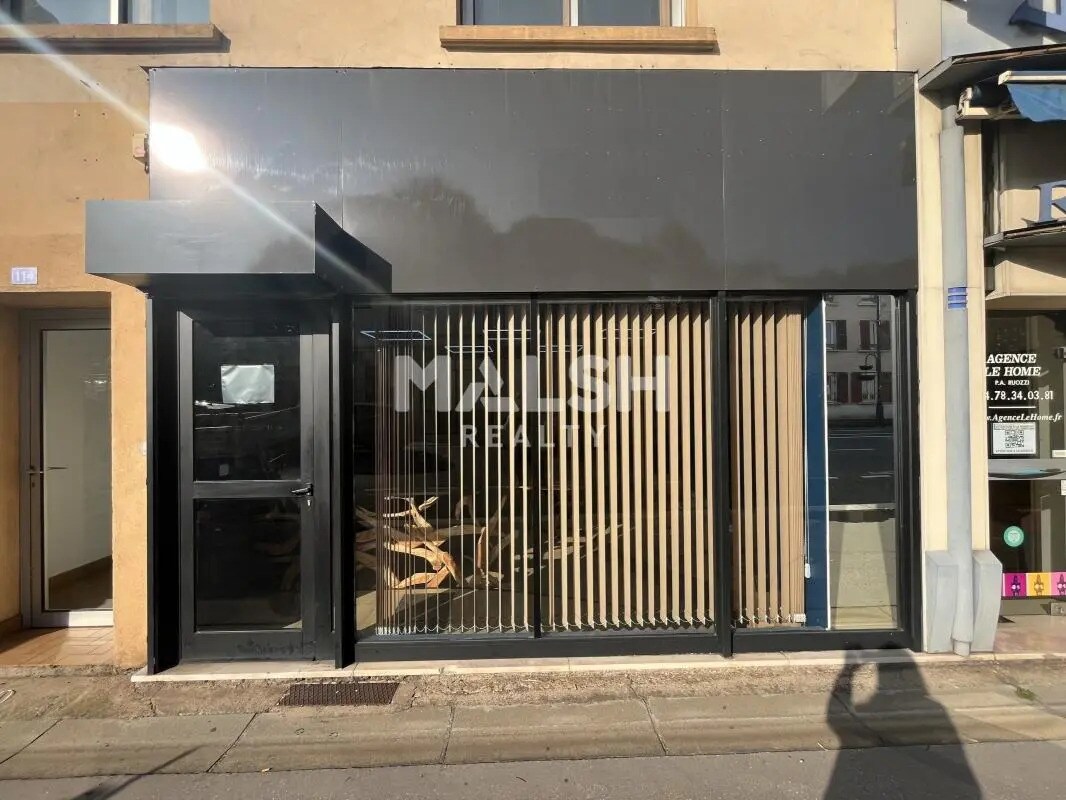 Retail in Tassin-la-Demi-Lune to rent Building Photo- Image 1 of 12