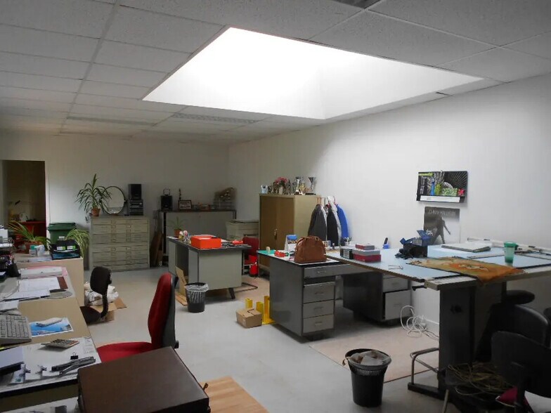 115 Rue De Curembourg, Fleury-les-Aubrais to rent - Interior Photo - Image 2 of 9