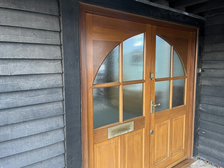 Church Rd, Penn to rent - Building Photo - Image 3 of 6