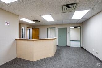 800 Boul Chomedey, Laval, QC to rent Interior Photo- Image 1 of 6