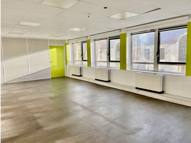 Office in Issy-les-Moulineaux to rent - Interior Photo - Image 3 of 8