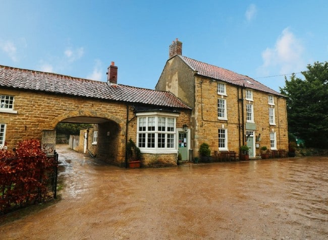 More details for Pickering Rd, Scarborough - Hospitality for Sale
