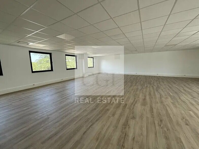 1 Rue Des Vergers, Limonest to rent - Building Photo - Image 3 of 17