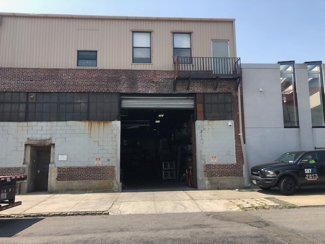 4947 31st St, Long Island City, NY to rent Building Photo- Image 1 of 11