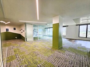 Office in Lieusaint to rent Interior Photo- Image 1 of 10