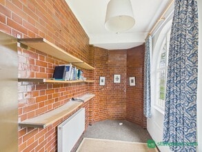 Liscombe Park, Leighton Buzzard to rent Interior Photo- Image 2 of 2