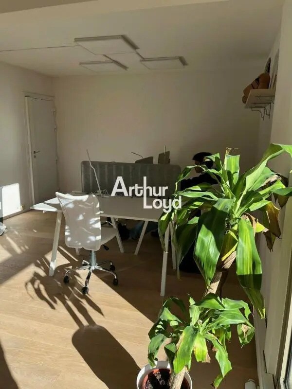 Office in Le Cannet to rent Interior Photo- Image 1 of 7