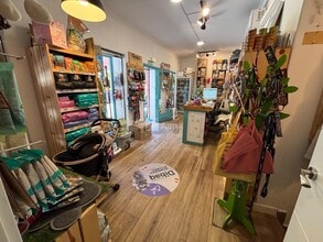 Retail in Madrid, Madrid to rent Interior Photo- Image 2 of 4