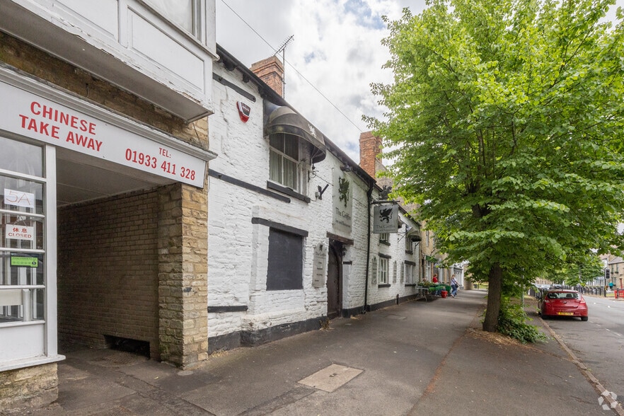 7A High St, Higham Ferrers to rent - Building Photo - Image 3 of 4