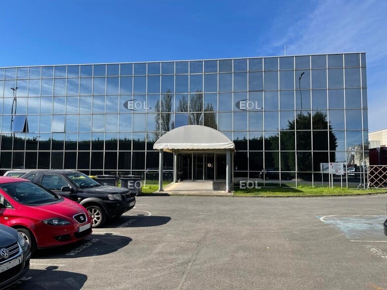Industrial in Mitry-Mory to rent - Building Photo - Image 1 of 8