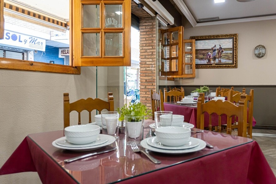Calle Puerto de Portalet, 5, Seville, Sevilla for sale - Building Photo - Image 2 of 74