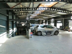 Light Industrial in Champigny-sur-Marne to rent Interior Photo- Image 1 of 2