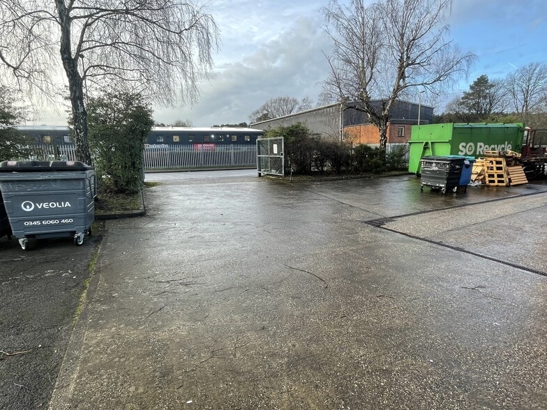 43 Woolmer Way, Bordon for sale - Building Photo - Image 3 of 3