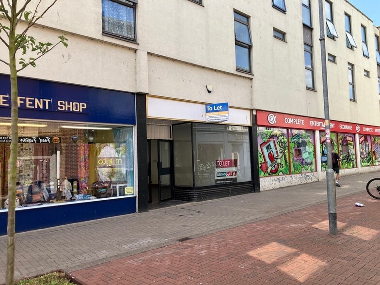 45 Broad St, Kings Lynn to rent - Building Photo - Image 1 of 2