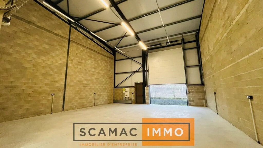 Location Entrepôt 250 m² - Photo 1