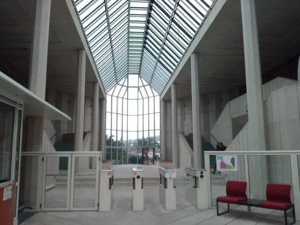 Location Bureaux 285 m² - Photo 1