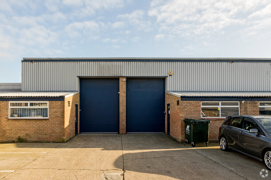 Bath Rd, Hounslow for rent - Building Photo - Image 3 of 5