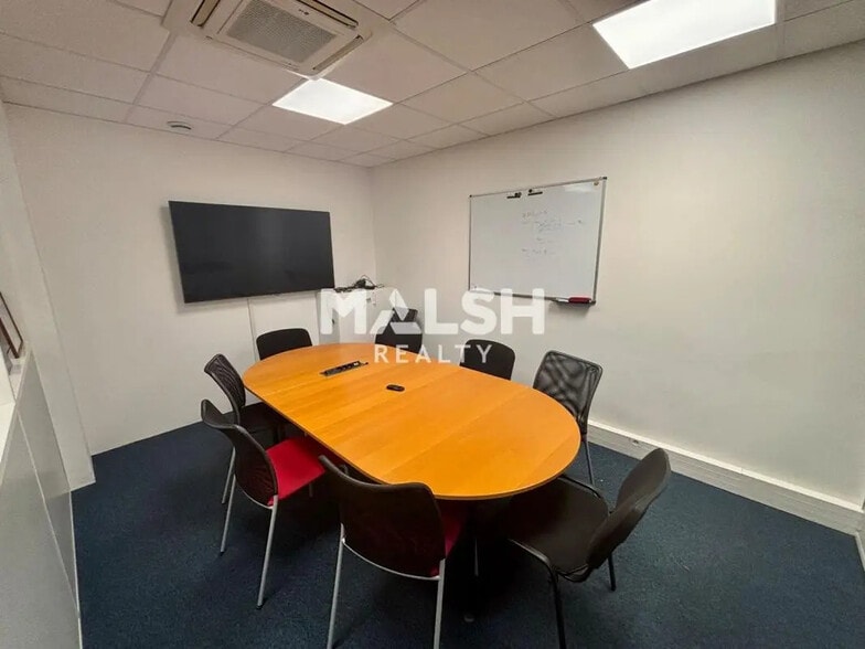 Office in Lyon for sale - Interior Photo - Image 2 of 12