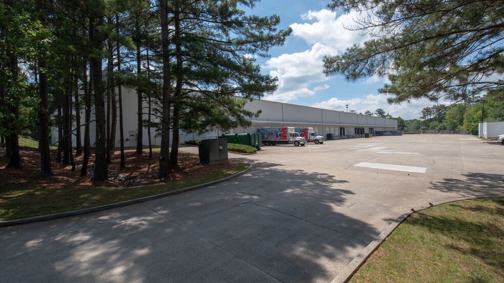 7000 Cobb International Blvd, Kennesaw, GA for rent - Building Photo - Image 2 of 9