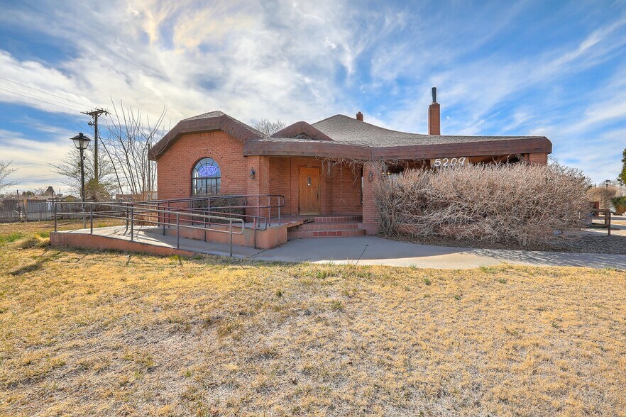 5209 4th St NW, Albuquerque, NM for sale - Building Photo - Image 1 of 34