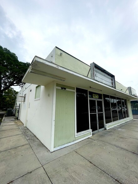 4625 N Nebraska Ave, Tampa, FL for rent - Building Photo - Image 3 of 4