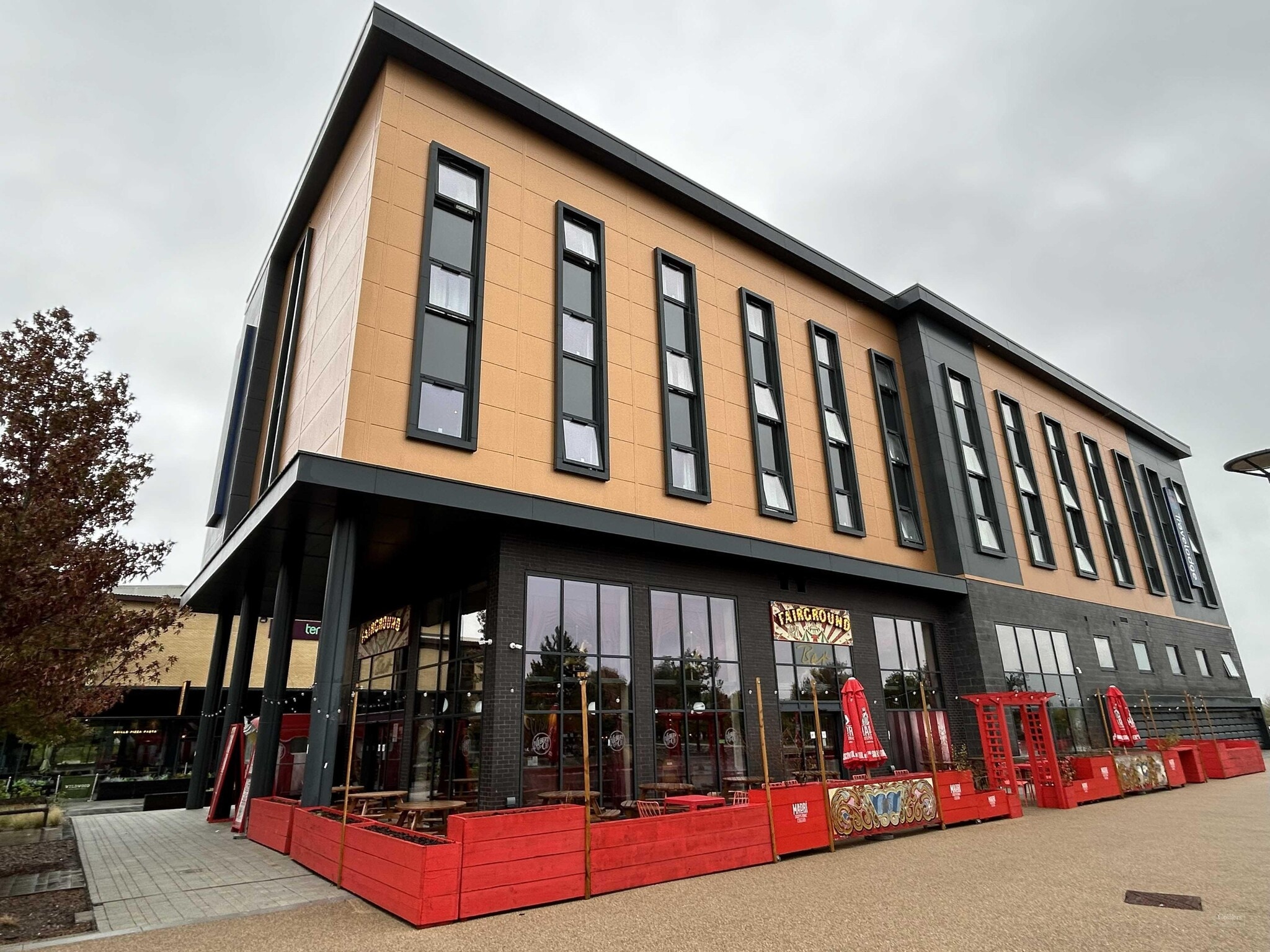 Southwater Way, Telford to rent Building Photo- Image 1 of 3