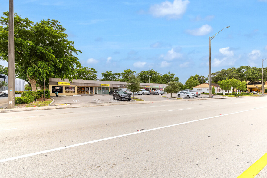 410-430 E Sample Rd, Pompano Beach, FL for rent - Building Photo - Image 2 of 11