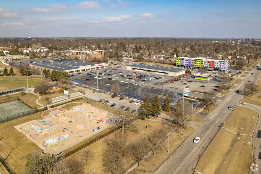 3315 E Michigan Ave, Lansing, MI for rent - Aerial - Image 2 of 7