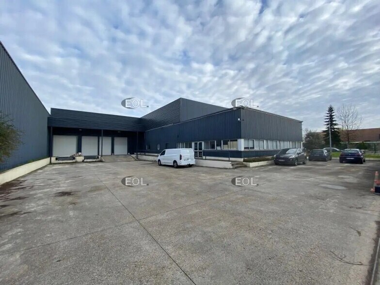 Light Industrial in Combs-la-Ville to rent - Building Photo - Image 1 of 14