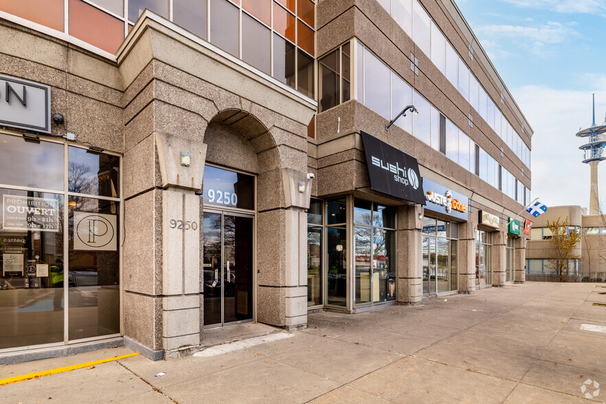 9250-9256 Boul de l'Acadie, Montréal, QC for rent - Building Photo - Image 2 of 4