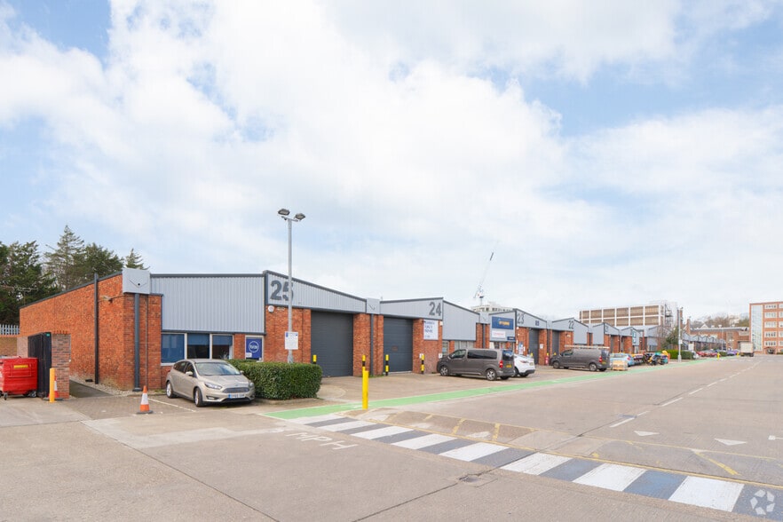 The Vale, London to rent - Primary Photo - Image 1 of 7