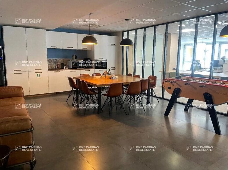 Office in Bordeaux to rent - Interior Photo - Image 2 of 8