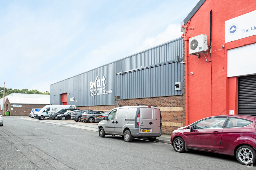 Walter St, Leeds for rent - Building Photo - Image 3 of 4