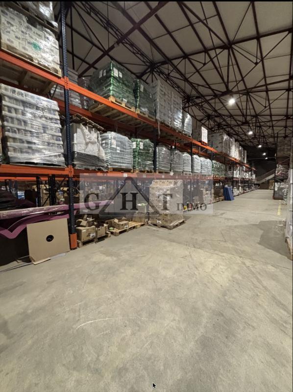 Industrial in Villeneuve-la-Garenne to rent Interior Photo- Image 1 of 5