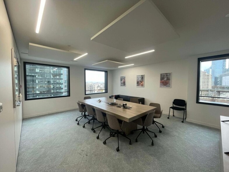 8 Avenue De L'Arche, Courbevoie to rent - Building Photo - Image 1 of 10