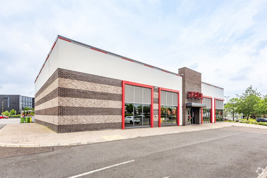 Pamir Dr, Ashton Under Lyne to rent - Building Photo - Image 2 of 2