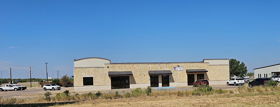 5800 Kell Blvd, Wichita Falls, TX for rent - Building Photo - Image 3 of 7