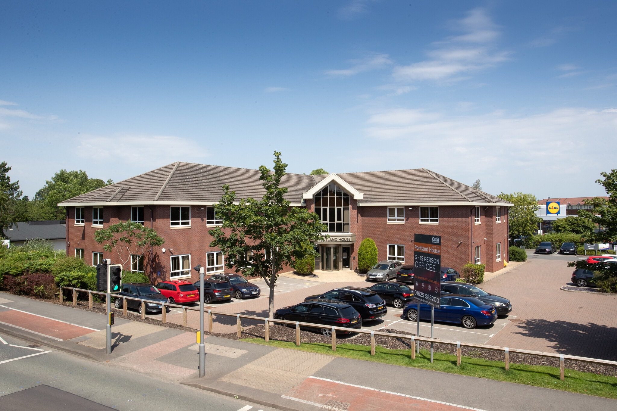 Dean Row Rd, Wilmslow to rent Building Photo- Image 1 of 10