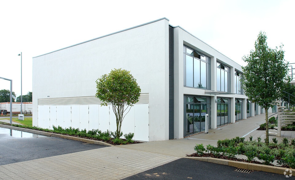 Great Marlings, Luton for sale - Primary Photo - Image 1 of 1