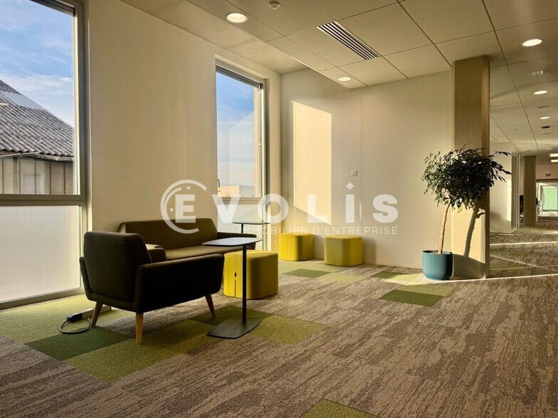 Rue Mansard, Villeurbanne to rent - Interior Photo - Image 2 of 16