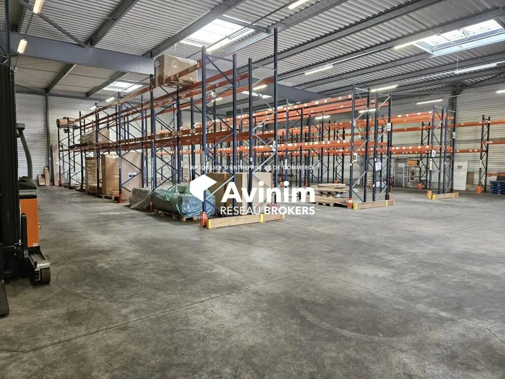 Location Entrepôt 1 100 m² - Photo 1