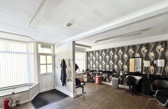 100 Queen St, Amble, Morpeth for sale - Interior Photo - Image 3 of 13